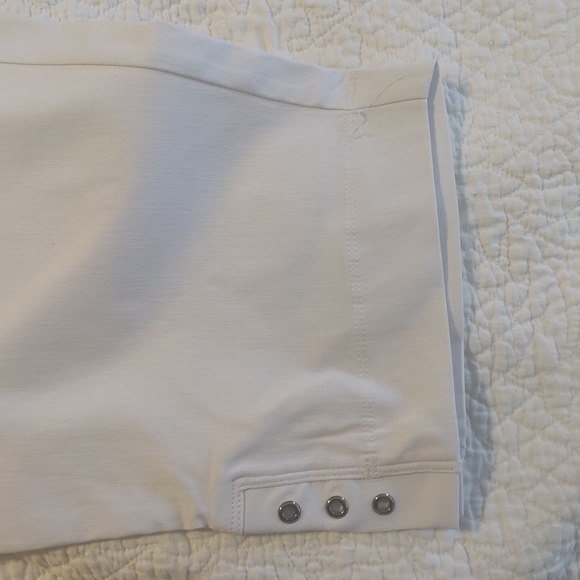The Avenue White stretchy Capri - Picture 2 of 5